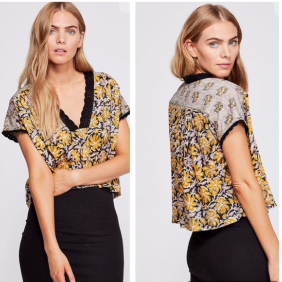 Free People Tops - NWT FREE PEOPLE - LEILANI PRINT TEE BLACK COMBO